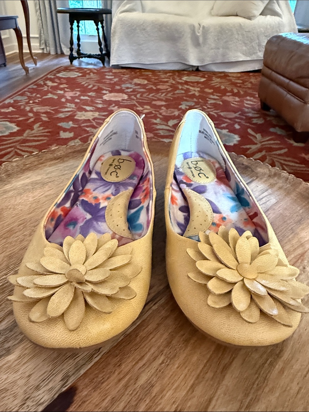 b.o.c. Born Concepts Shoes Wm 8 Yellow Faux Leather Ballet Flat Flower Summer - Picture 2 of 9